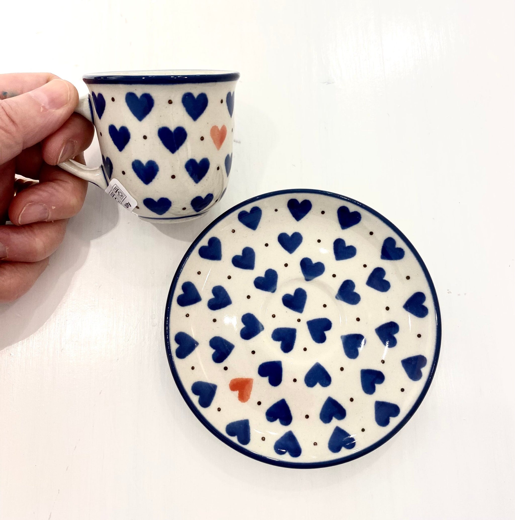 ESPRESSOKUPPI JA LAUTANEN - PIENI RAKKAUS
