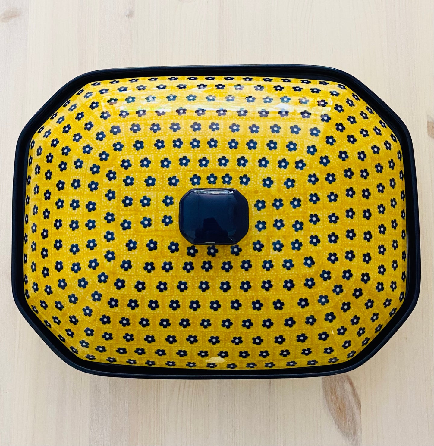 Large oven dish with lid - sun