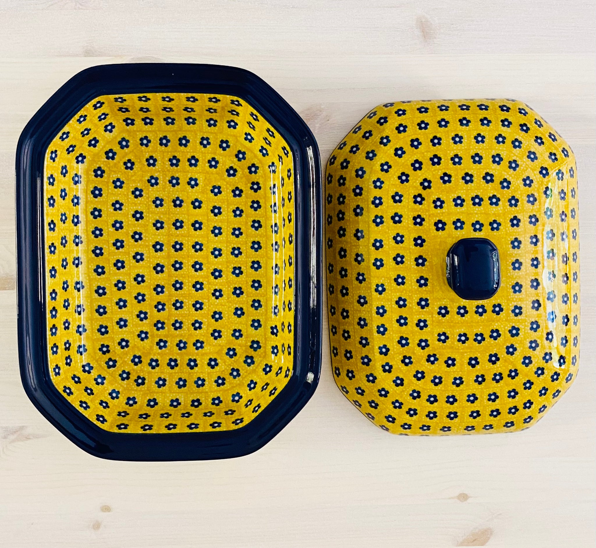 Small oven dish with lid - sun