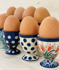 Egg cup with foot - primrose