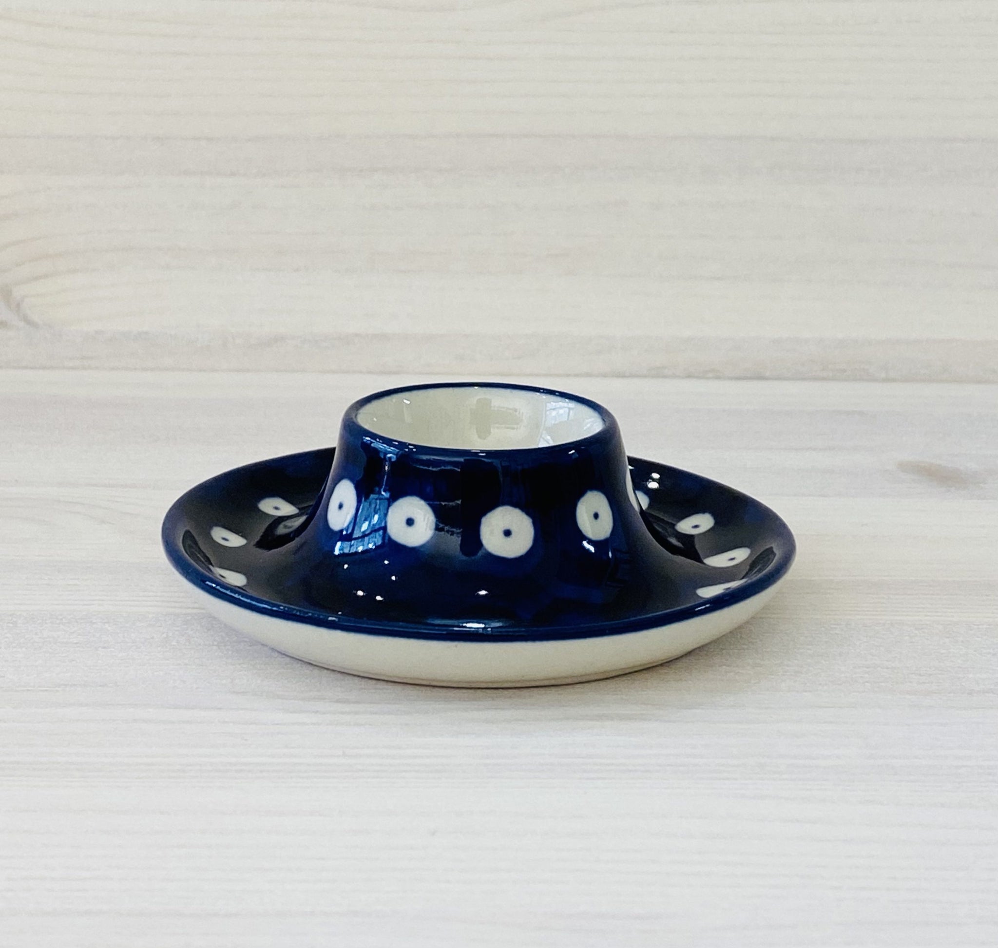 Egg cup flat - peacock eye
