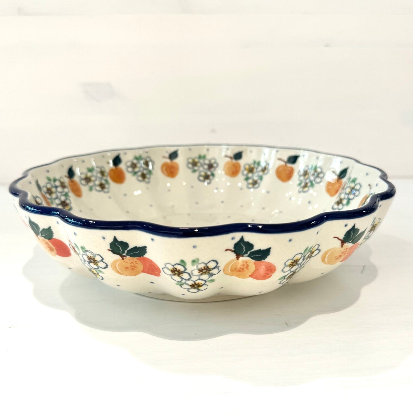 Flat bowl with wavy edges 1l - nectarine green