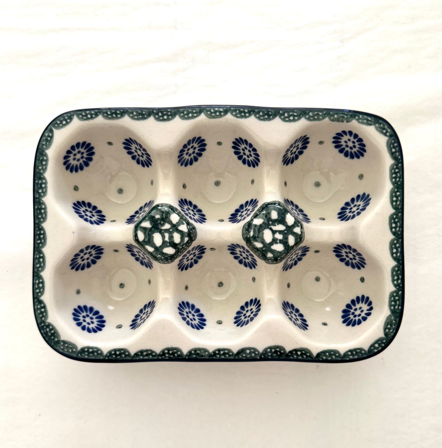 Egg cell 6 - bellflower red