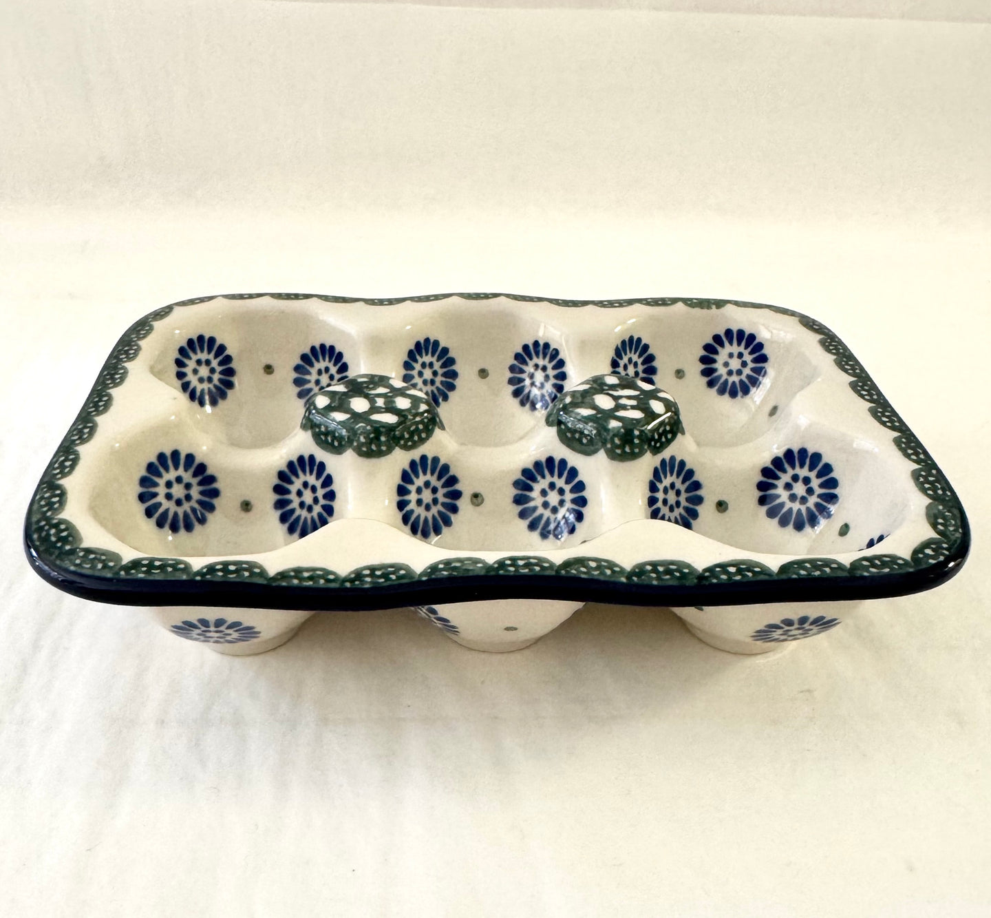 Egg cell 6 - bellflower red